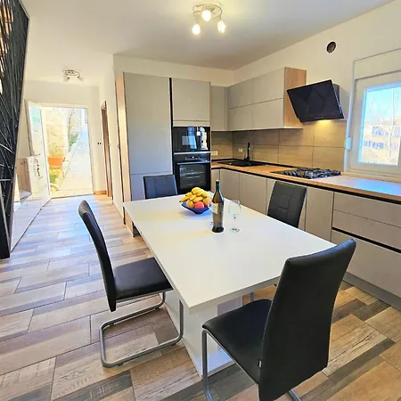 Aurora By Interhome *